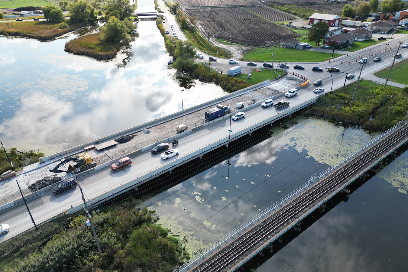 Construction on the Holland River Bridge